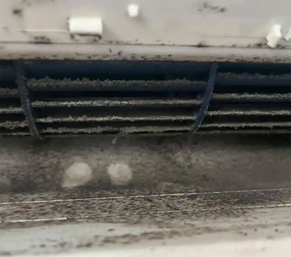 莱城空调吹的风有股烧焦味是怎么回事